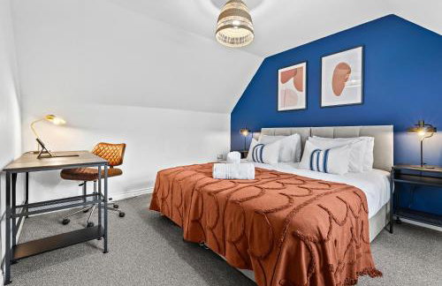 Spacious 6-bedroom house - 3 parking spaces - Superfast Wi-Fi - Close to M5 - Long-stay rates! - Foto 4