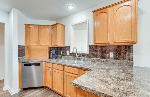 Private Yard and Pond Views Fort Wayne Family Home! - Foto 10