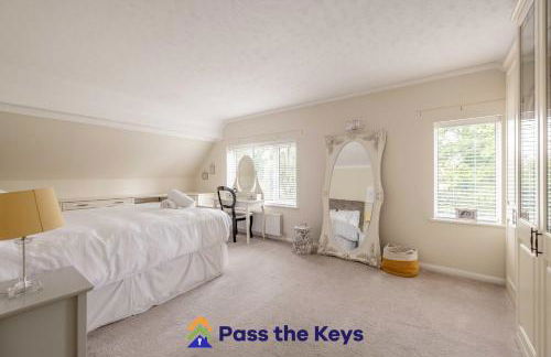 Detached countryside family home, set in extensive private gardens, with a hot tub - Pass the Keys - Photo 14