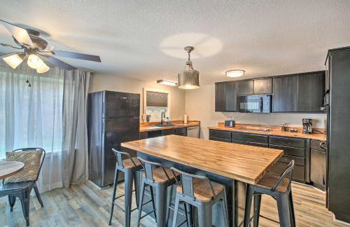 11 Mi to Lake Ouachita Family Cabin with Yard - Foto 7