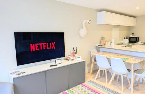 Compton Apartment with free parking - Photo 7