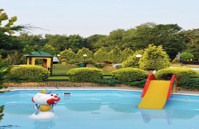 Chalet in Holiday Park With Private Terrace - Photo 7