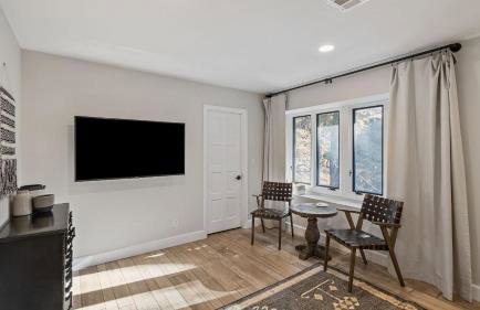 Hidden Oaks Farmhouse by Avantstay Hot Tub, Deck - Foto 58