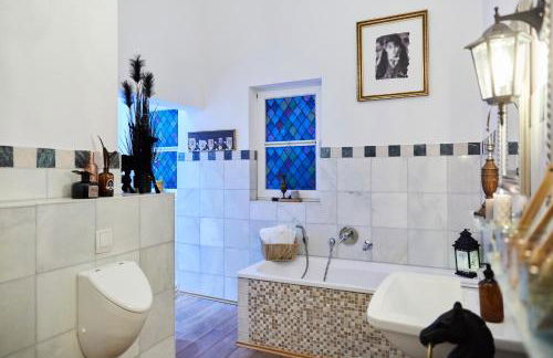 Wizard Apartment Hamburg - 3 Schlafzimmer - 156 qm mit Dachterrasse - bis 10 Personen - Dusche & Badewanne - Küche - Smart TV - kostenloser Parkplatz - Foto 12