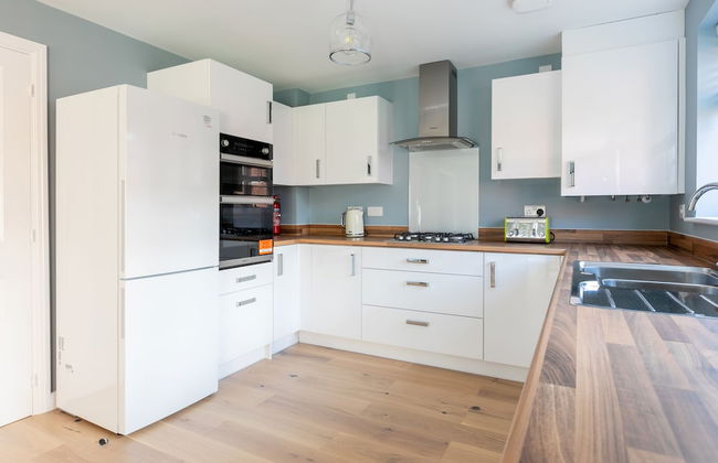 4 Bedroom Detached House 5mins Walk to Shopping Village - Foto 31