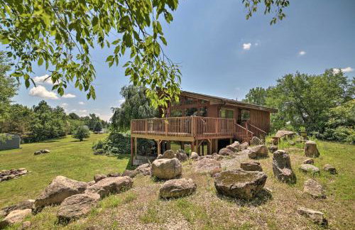 Grand Escape w/ Deck, Game Room, Nature View! - Foto 36