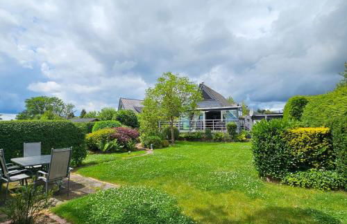 Wohlfühloase in der Eifel mit Weitblick in die Natur, Seenähe, Poolnutzung, Minigolf, Tennis und vieles mehr - Photo 2