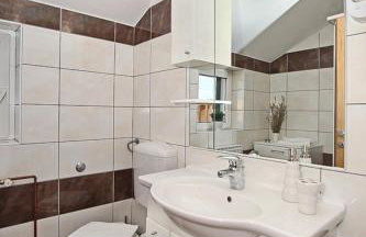 Holiday house with a swimming pool Lozovac, Krka - 11715 - Foto 17