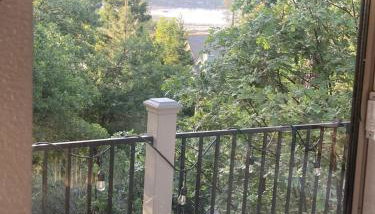 Near Yosemite Bass Lake Cabin with Hot Tub, Lake View, Pet Friendly - Photo 2