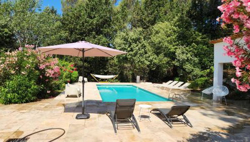 La Bastide Blanche Magnifique villa 5 étoiles 5 chambres et piscine privée sur 6500 m VAR - Foto 2, sunbed