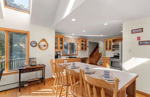 Spacious Home with Direct Pond Access! - Foto 12