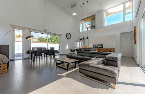 Independent villa with an immense heated pool! - Foto 32