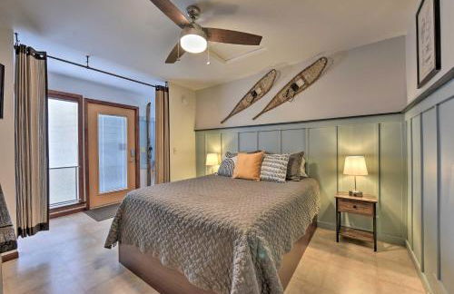 Pet-Friendly Retreat with Deck Steps to Marina! - Foto 11