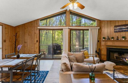 2-bedroom cabin, with a Fireplace, PS5, BBQ, fitness room, and a private hot tub - Foto 31