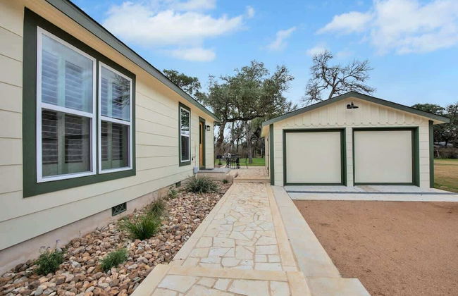 Upscale Home With Pool and Firepit - Close to Mercer St! - Foto 33