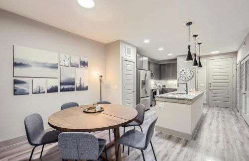 Cozy 1BR King Suite Close to Downtown w Fast Wifi - Photo 12