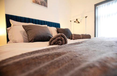 Dixon House, Sleeps 6, Free Parking, Long or Short Stays - by NMB Property - Photo 24