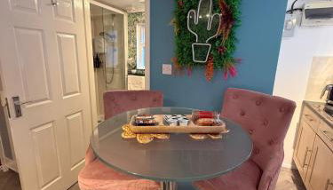 Thorpe Park Studio - Detached Stay & Free Gated Parking - Foto 5