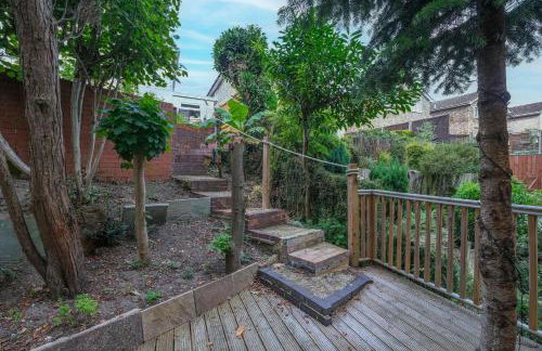 Luxury 5 BDR 2 BA House with Parking in Sandhurst By 360Stays - Photo 88