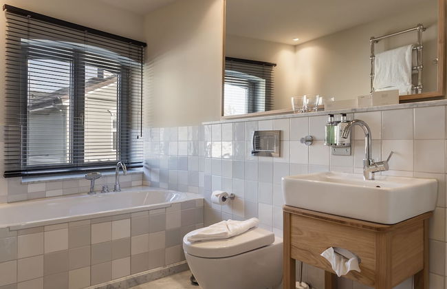 Mimosa Suites - Photo 17