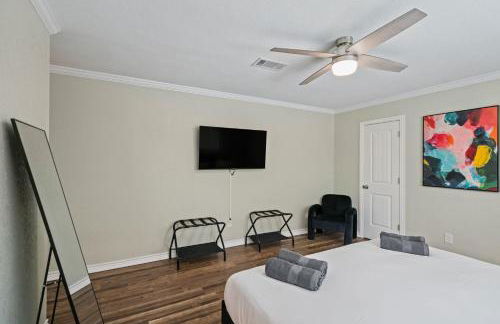 Amazing 4BR 2BA Winter Home with Pool & Game-Movie Room - Foto 24