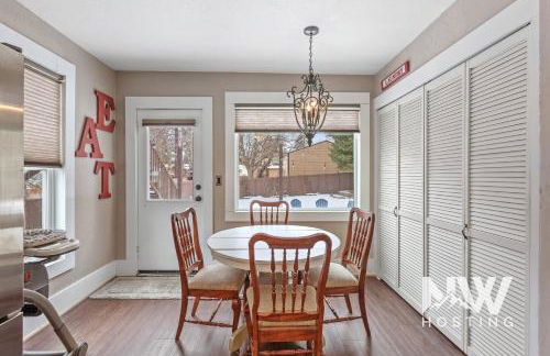 Cozy Farmhouse w Treehouse Fire Pit 1 Mile to Beach Close to Skiing Adventures 1226 - Foto 21