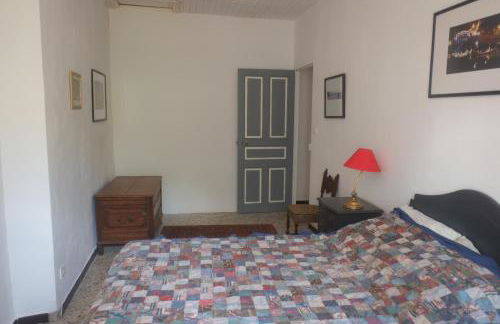 3 Bed-Sleeps 6-Balcony-Pets-Parking-Town Centre - Photo 24