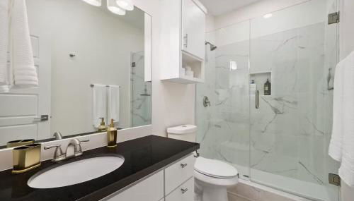 Luxurious Condo with Pool & Garage Close to Shopping - Foto 5