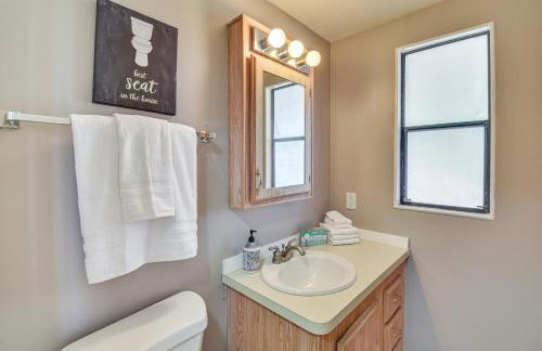 La Grange Home with Covered Patio and Gas Grill! - Foto 13