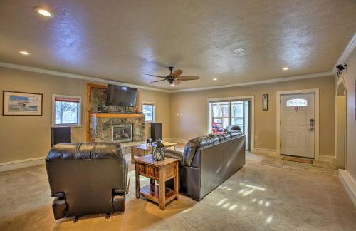 4 Season, Waterfront Houghton Lake House with Dock! - Foto 5