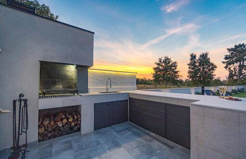 SPECIAL OFFER! NEW LUXURY APARTMENT with pool, fitness, outdoor bar&grill - Foto 31