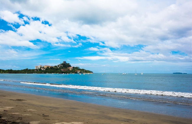 Beachfront Condo with Warm, Rustic Interiors & Direct Access to Playa Flamingo - Photo 20