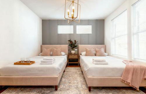 Skyline Views with Double Rooftop Deck & Game Room - Foto 20