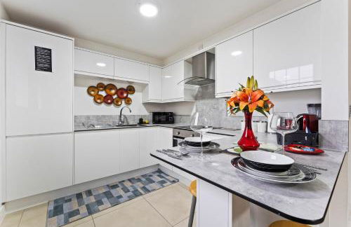 Bloom Court -Sleeps 6-Free Parking with Workspace & High-Speed WiFi - Foto 18
