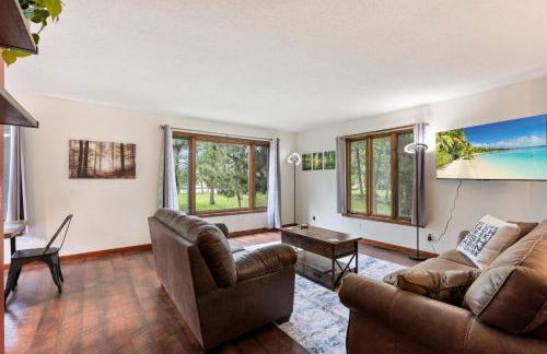 Large Home with lake views and space to entertain friends - Foto 25