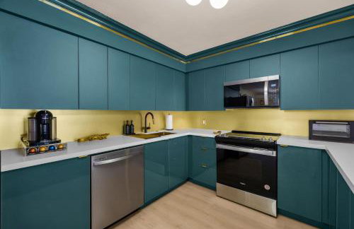 5 Min to Beach - Heated Pool Hot Tub 85 TV's BBQ Games - Foto 37