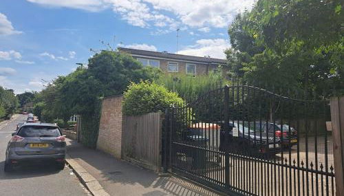 1 bedroom flat with allocated parking - Photo 4