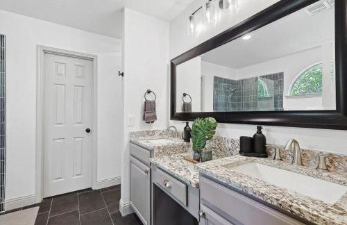 Colonial Style Retreat ft Pool Cinema jacuzzi - Foto 17