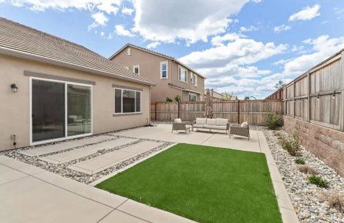 Spacious new house in Folsom Ranch 4BD and 3BA with backyard and BBQ grill - Foto 45