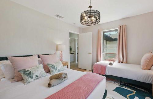 Spacious 5BR Getaway with Pool - Foto 43