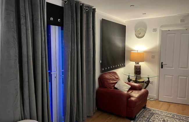 Remarkable 1-bed Studio in Staines - Surrey - Photo 7