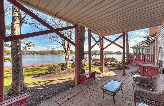 Bear Creek Lodge by Avantstay Lakefront + Dock - Photo 37