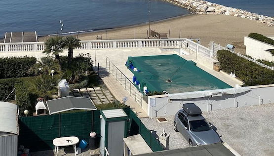 Seafront Building With Private Parking Space-rif Ross2m - Foto 2, Habitación
