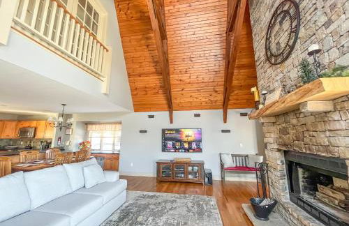 Luxury Stunning Mountaintop Home with Hot Tub and Lake Views - Foto 5