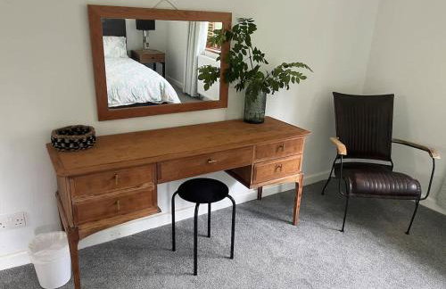 Spacious and stylish with games room, huge garden, peaceful surroundings - Foto 18