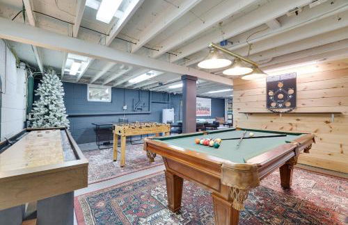 Family Pocono Gem by the lake with private sauna, hot tub, and huge game room - Foto 4