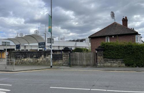 Entire home in Leeds, Free WiFi, 3 Car Parking - Foto 10