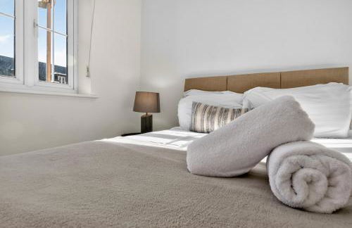 Spacious 4BR Newport Home - Ideal for Families & Groups - Foto 49