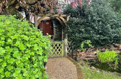 Cosy Cabin, hidden from the main house - Sleeps 2 - EV - Foto 8