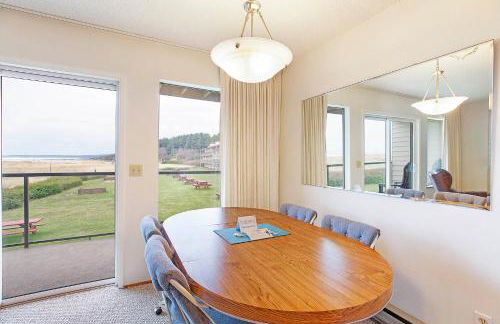 Stunning Views from this Waterfront Condo - Foto 4